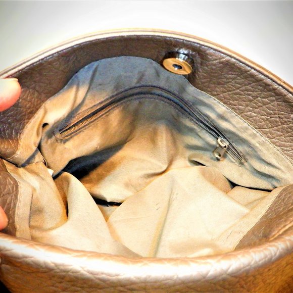 Leather ~ Bag (has no visual name) - Picture 3 of 4